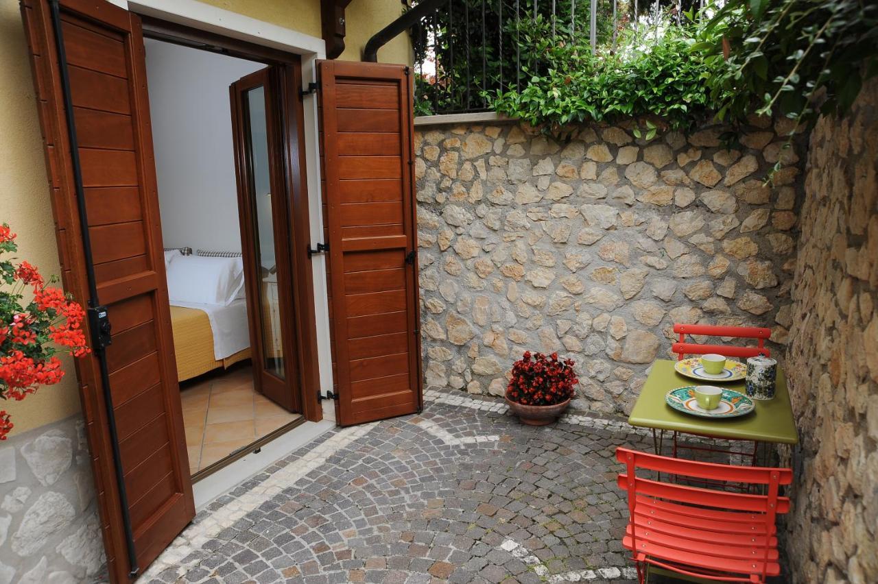 Affittacamere Fule Fontecchio Bagian luar foto